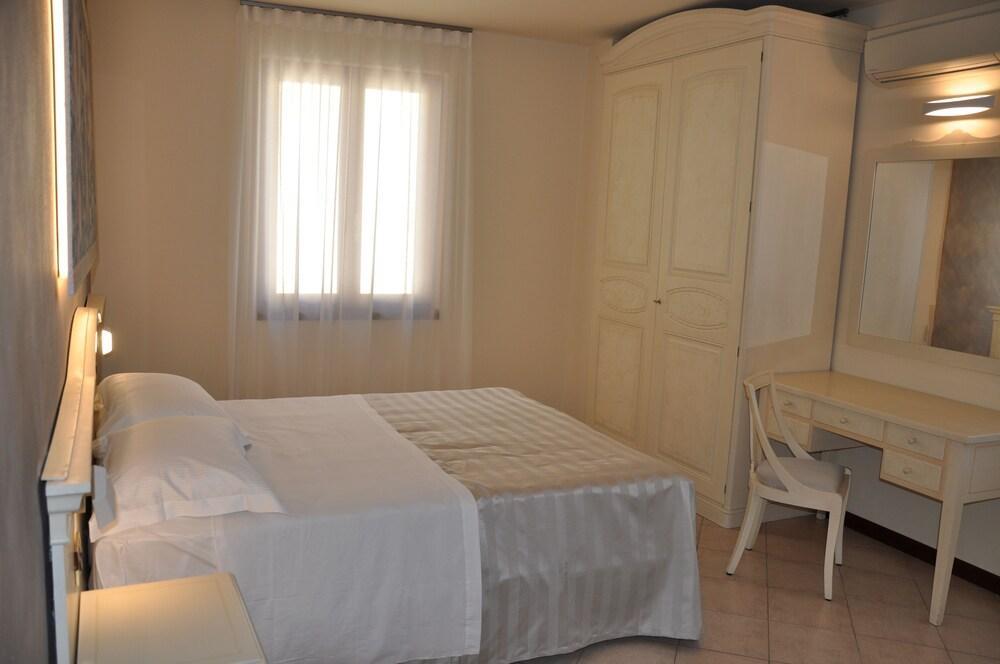 Hotel San Lorenzo Pozzolengo Buitenkant foto