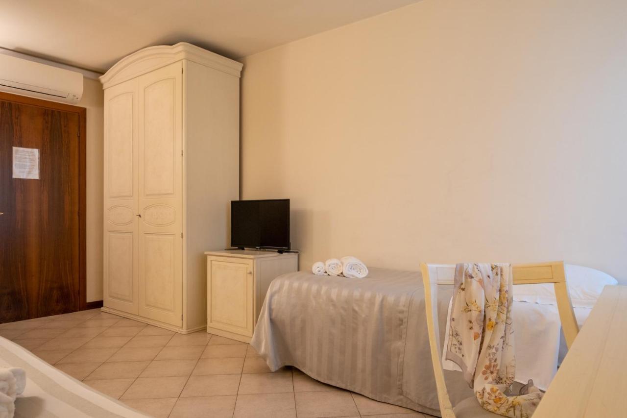 Hotel San Lorenzo Pozzolengo Buitenkant foto
