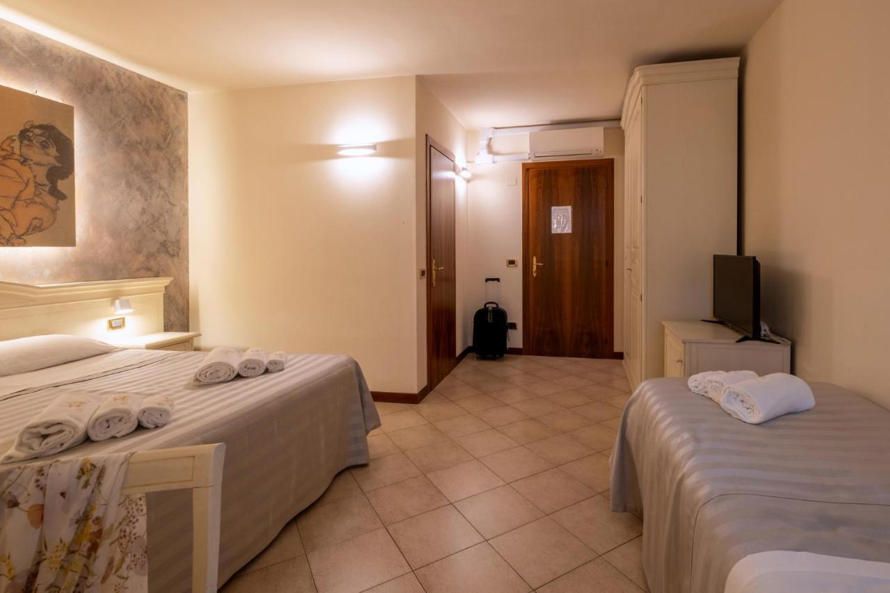 Hotel San Lorenzo Pozzolengo Buitenkant foto