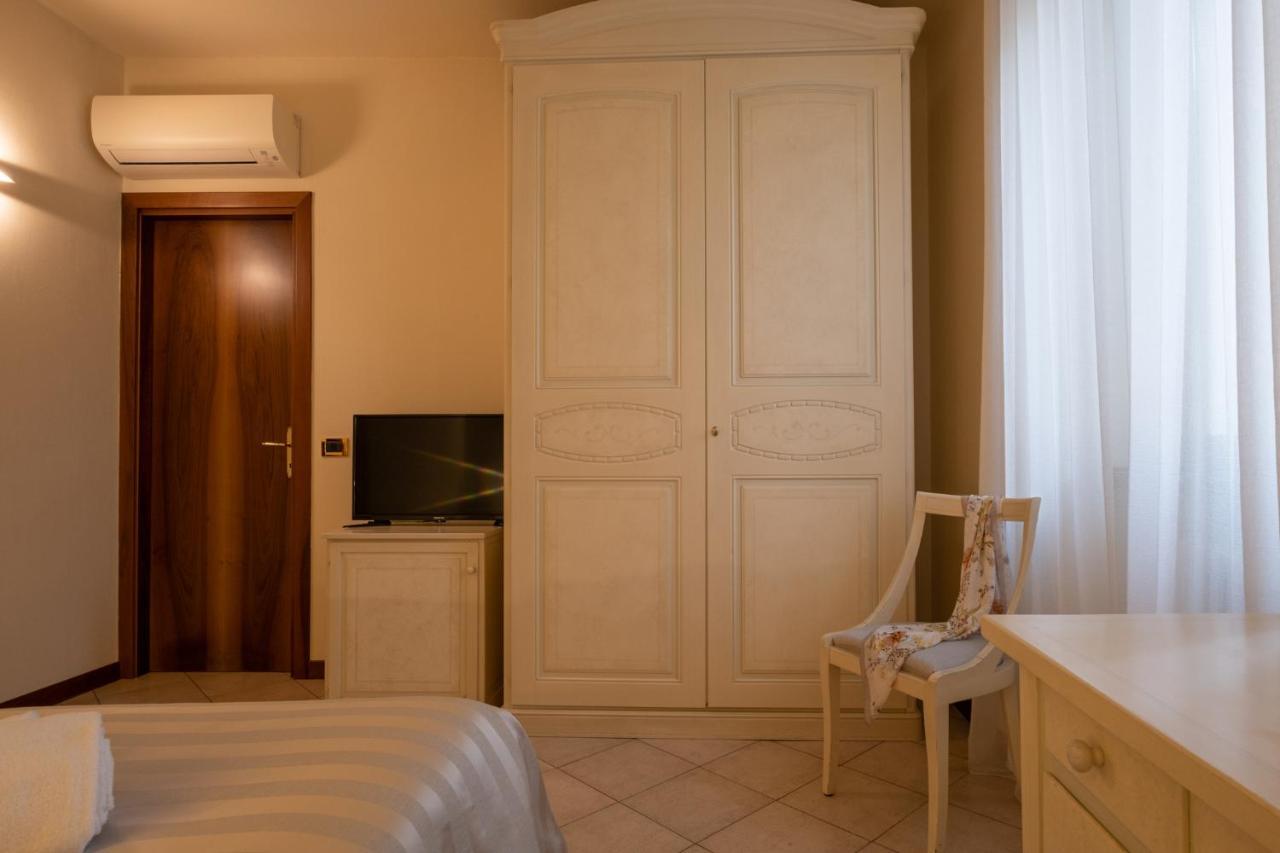 Hotel San Lorenzo Pozzolengo Buitenkant foto