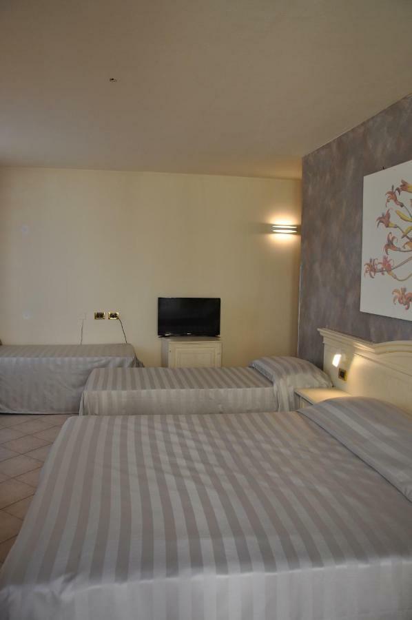 Hotel San Lorenzo Pozzolengo Buitenkant foto